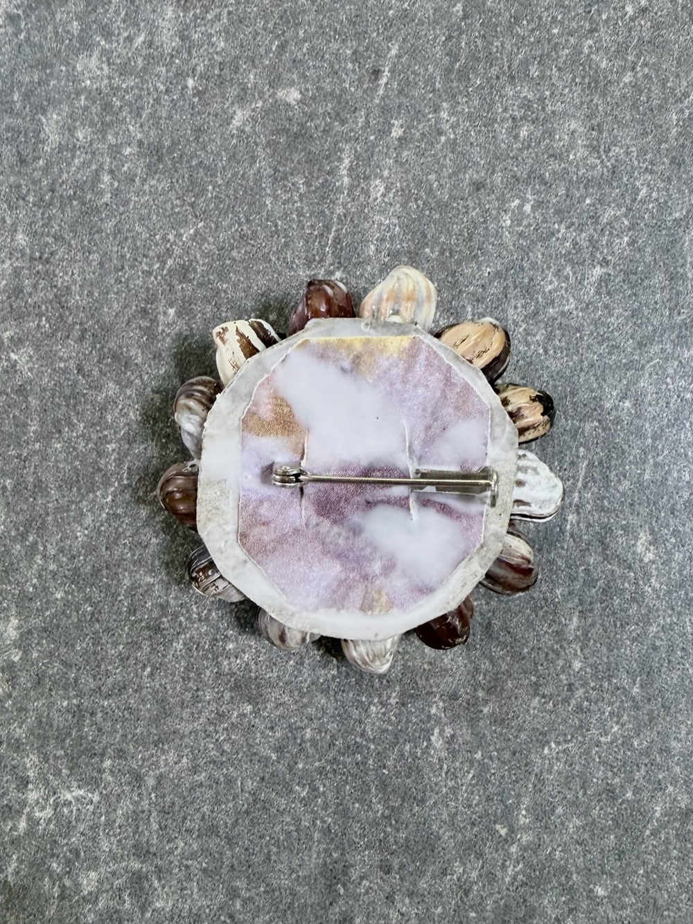 Vintage Brooch Sea Shell Cluster Pin - Neutral Tones - Picture 3 of 7